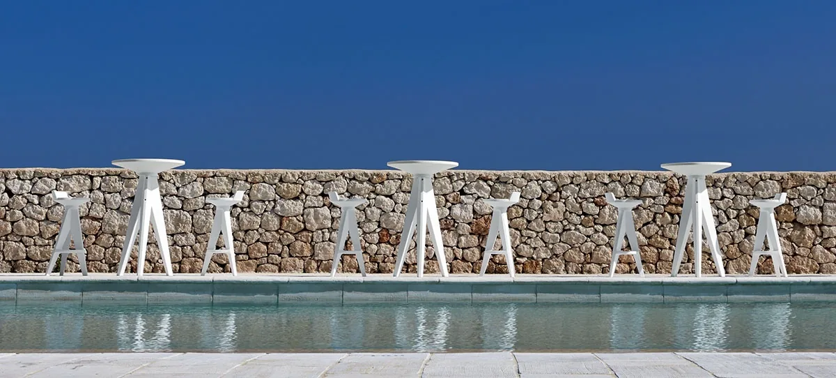 Tavoli alti e sgabelli Oxford MYYOUR per dehor bar e aree contract bordo piscina