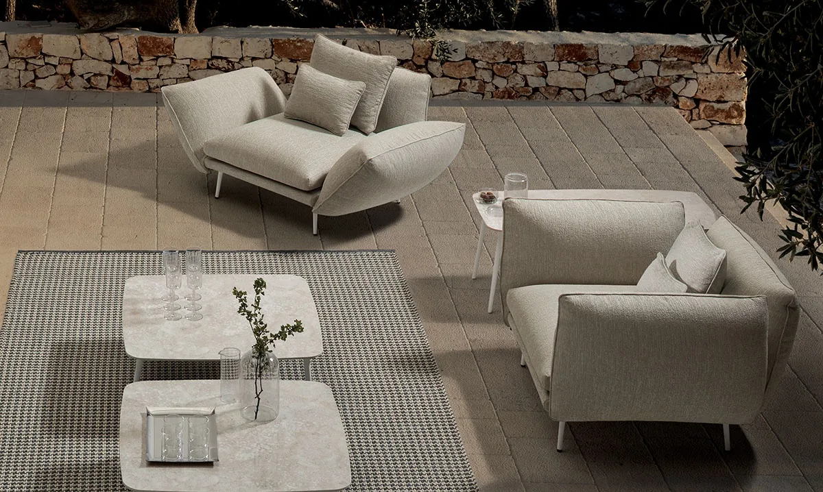 Salotto outdoor Piuma MYYOUR con poltrone imbottite in tessuto grigio chiaro